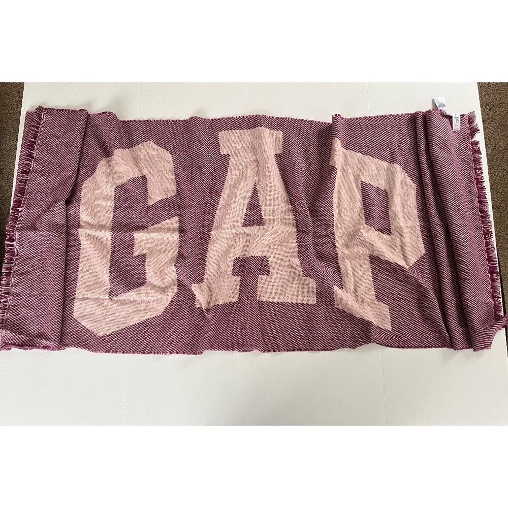NWT One Size Gap Printed Fringe Scarf Wine Color‎ Logo